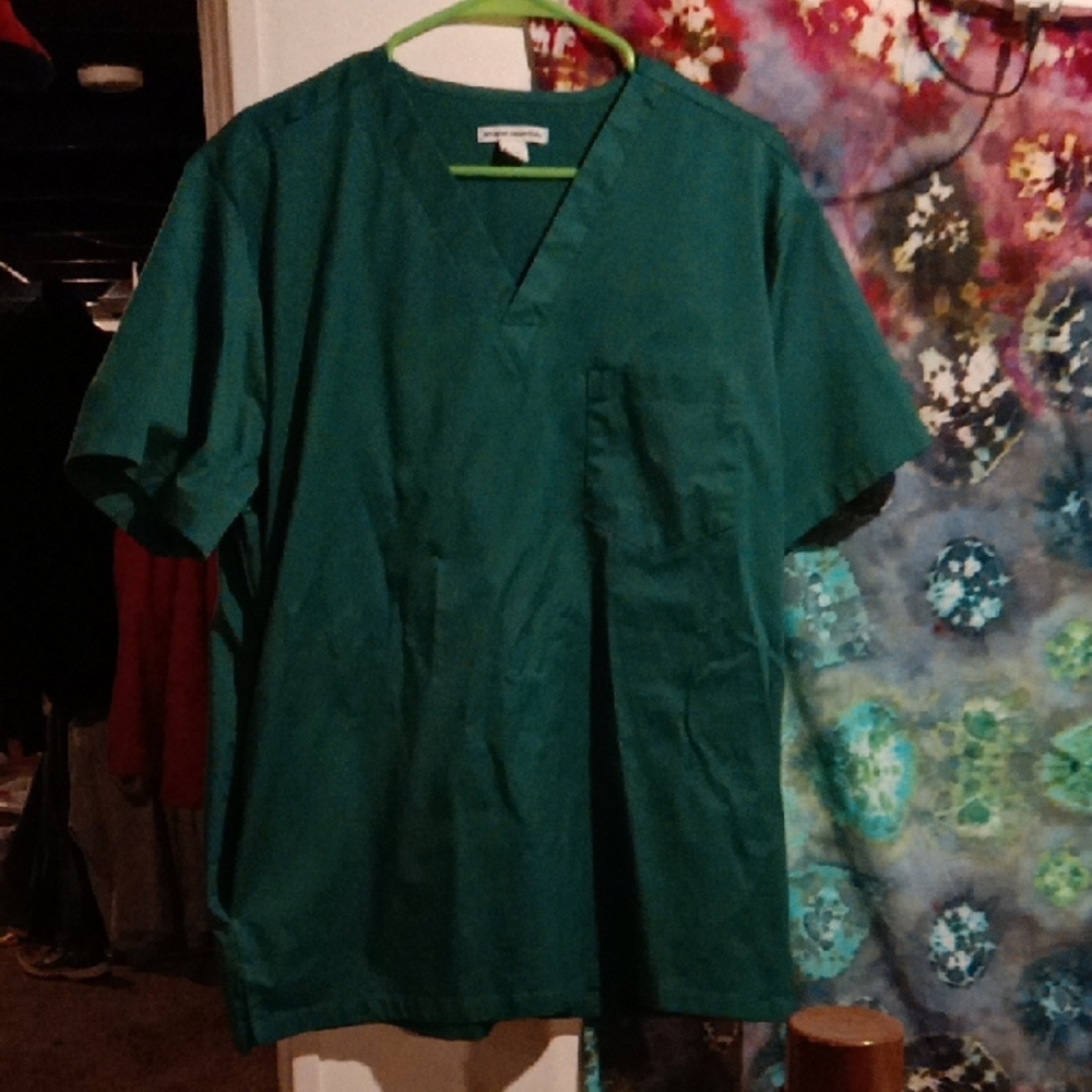 Amazon Essentials Green Short Sleeve Tee